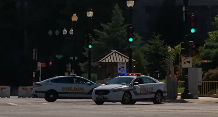 Muškarac koji je prijetio bombom kod Kongresa predao se vlastima