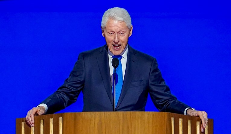 Bill Clinton ismijao Trumpa. "Ja sam star, ali još uvijek sam mlađi od njega"