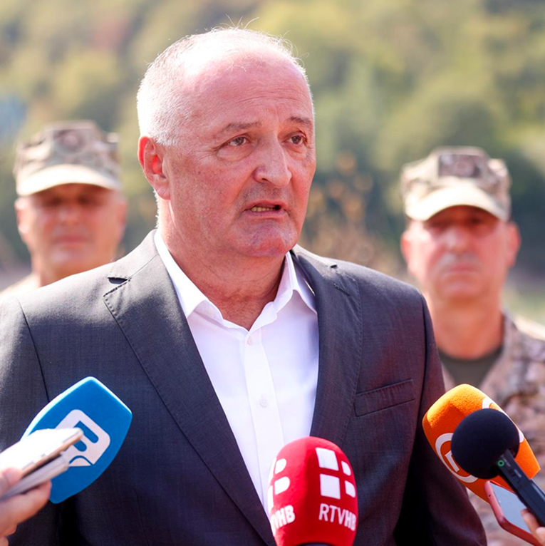 Ministar obrane BiH: Nisam dopustio da mađarski vojni avion sleti u BiH