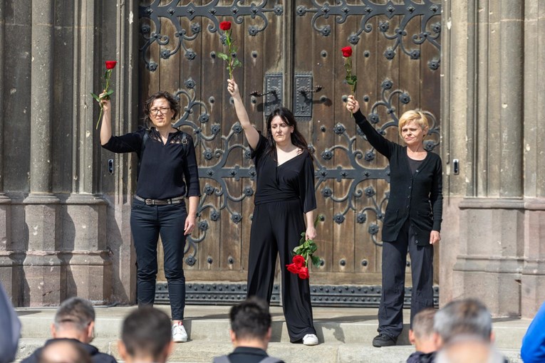 Udruga Adela: Nećemo stajati nasuprot klečavcima, već zapaliti svijeće za ubijene žene