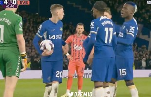 Igrači Chelseaja se svađali tko će pucati penal. Komentator: Fali im daska u glavi