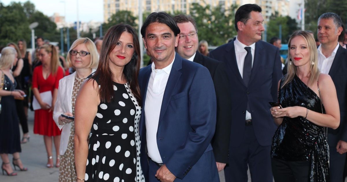 Zlatko Dalić u društvu supruge s tribina pratio Super Bowl u Las Vegasu