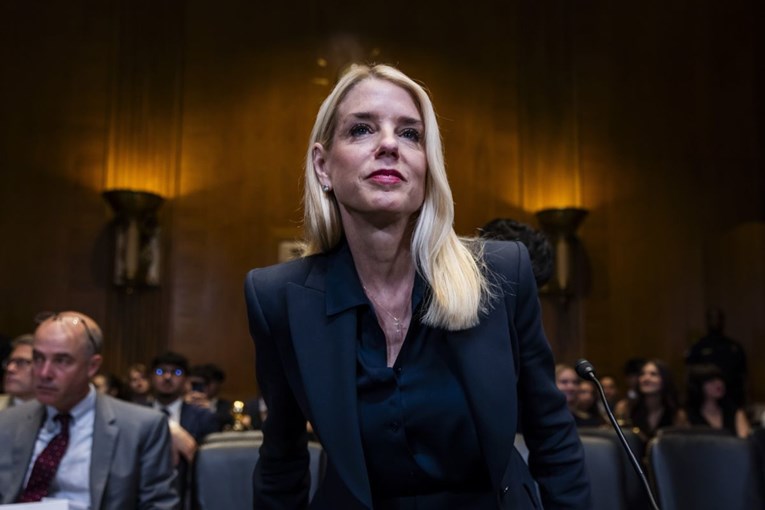 Trump smijenio glavnu državnu odvjetnicu Pam Bondi. Jučer ju je pohvalio