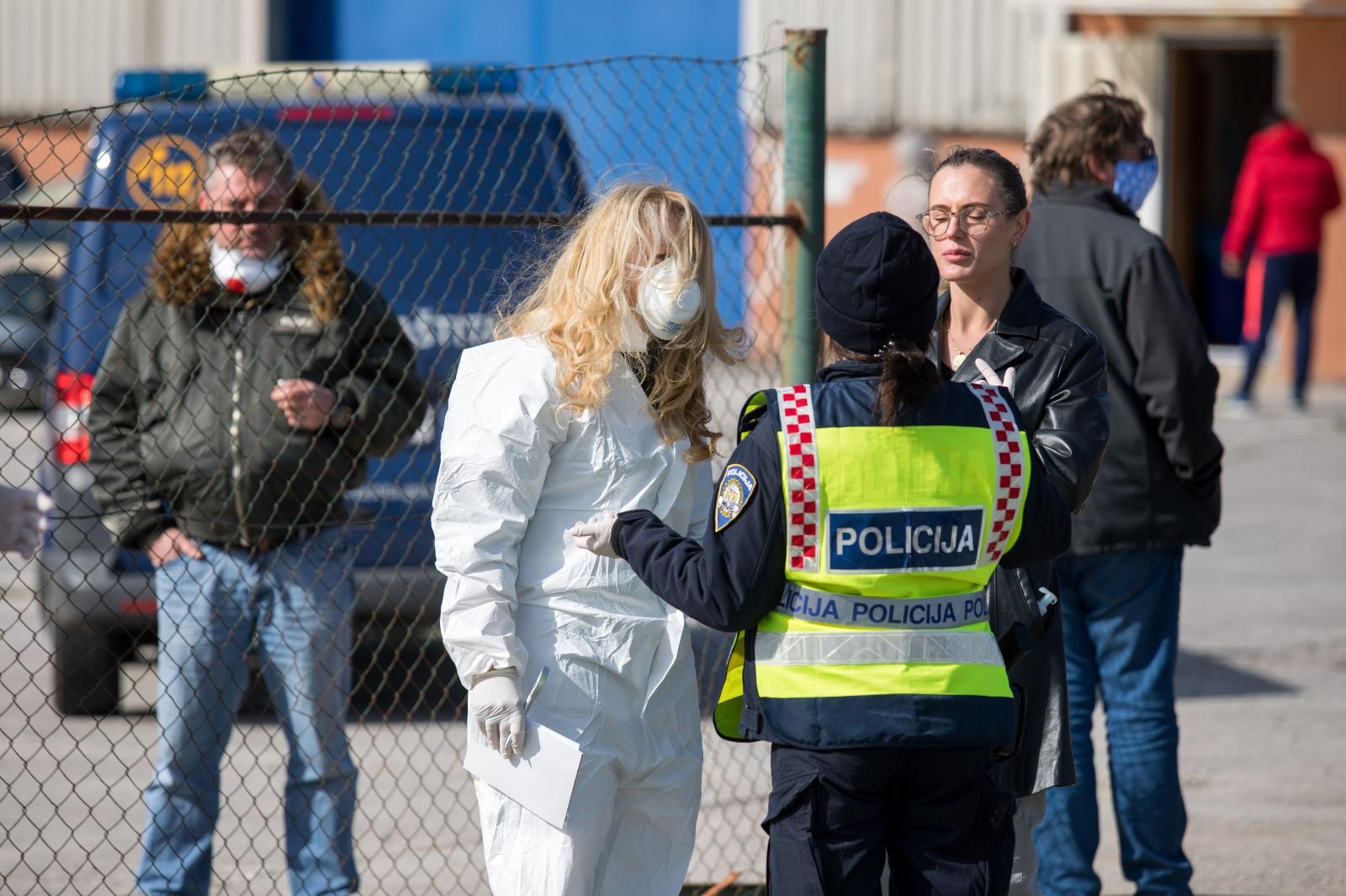 FOTO Policija popisuje Zagrepčane prije ulaska na Kvarner, svi moraju u samoizolaciju