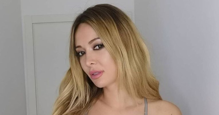 Lidija Bačić pozirala u prozirnoj majici i pokazala dekolte