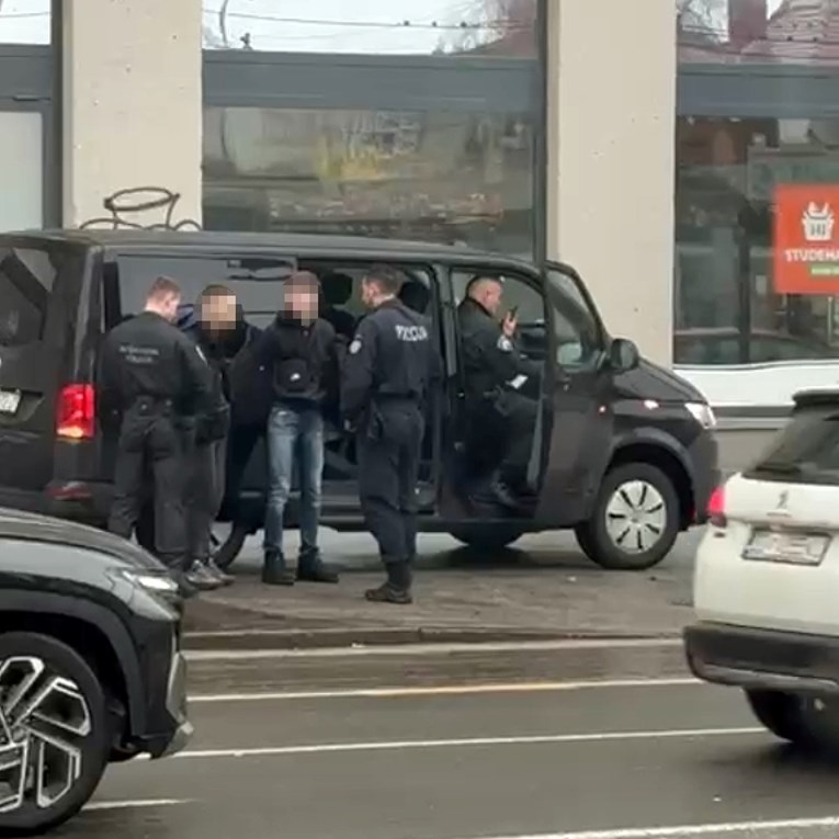 Mladići u Zagrebu bježali policiji. Interventna ih sustigla na prometnom križanju