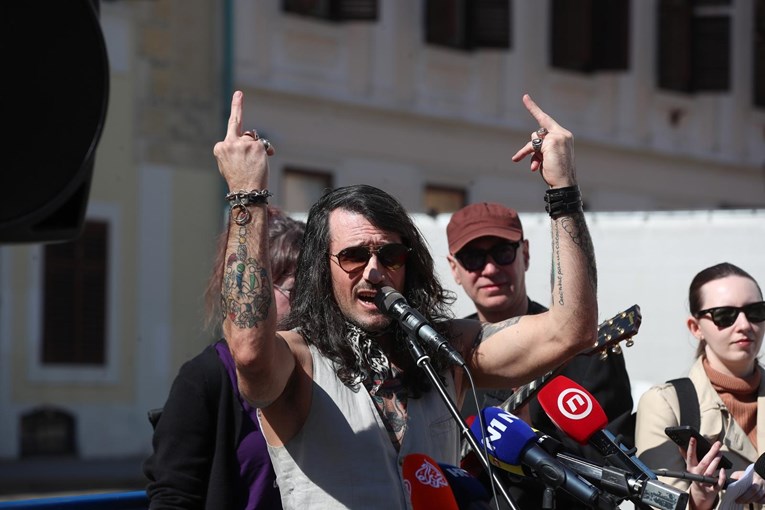 Miran Kurspahić podigao oba srednja prsta na prosvjedu umjetnika: "Vrijedimo više"