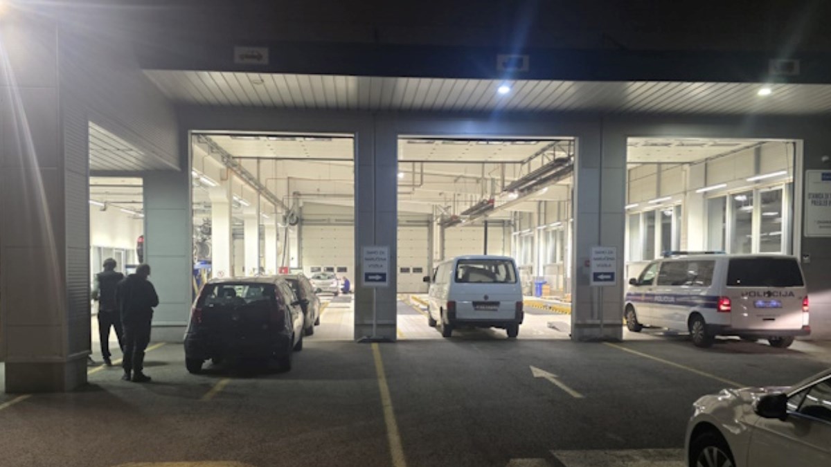 Policija upala na car meet u Zagrebu. Isključili 16 auta iz prometa