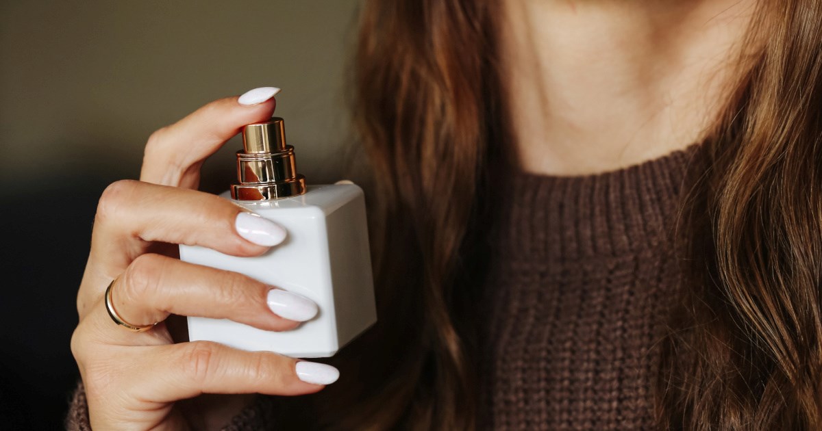 Znate li za trik zbog kojeg parfem zimi traje osjetno dulje?