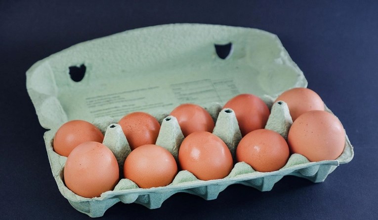 Povlače se jaja Koka produkta zbog salmonele na farmi