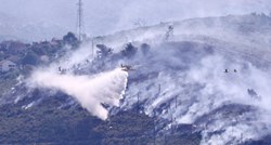 Još uvijek gori požar koji je izbio u bivšoj raketnoj bazi u Žrnovnici