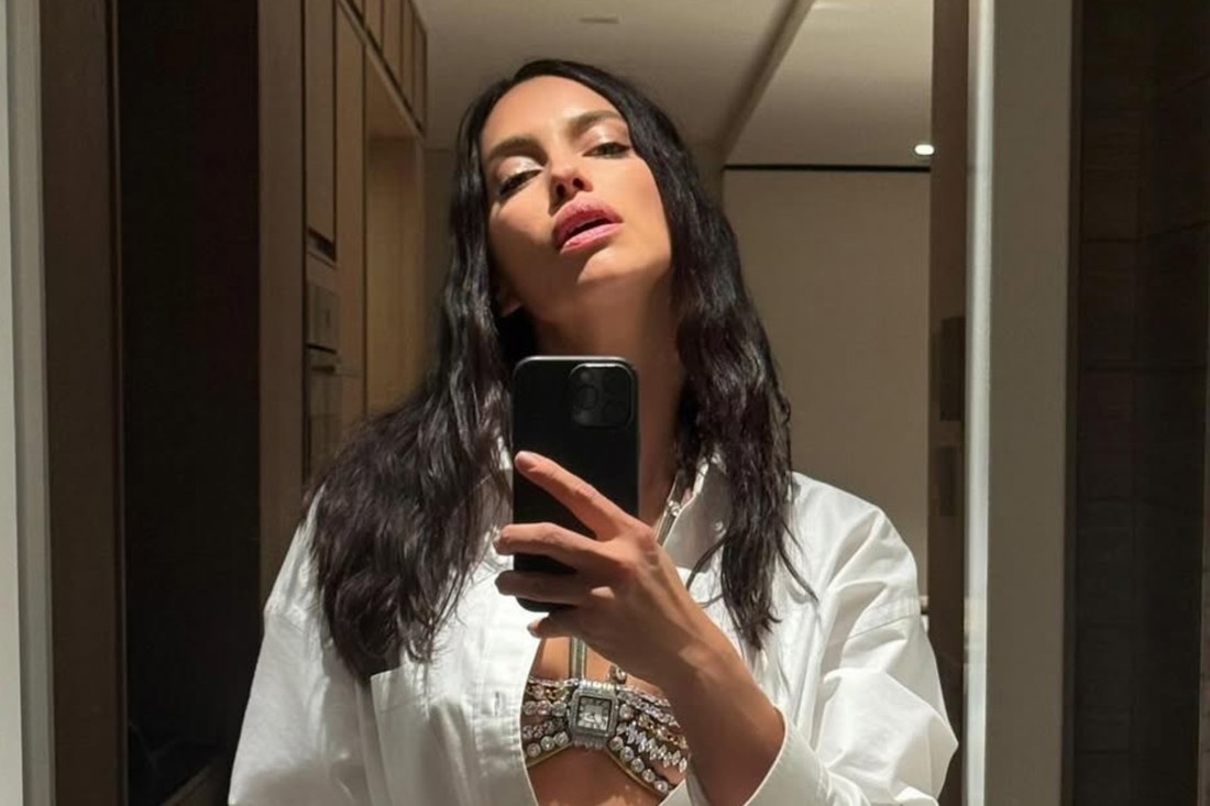 Irina Shayk pokazala minijaturni crni bikini