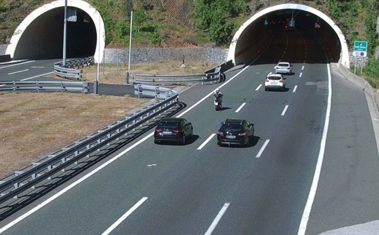 Nesreća u tunelu na A6, vozi se 40 km/h
