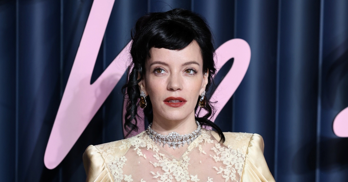 Lily Allen obukla haljinu s računima stvari koje je bivši muž kupovao ljubavnicama