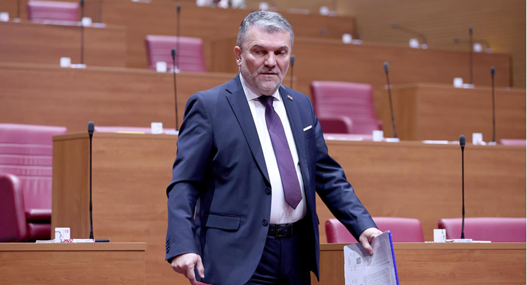 HDZ-ovac: Na 14 proizvoda s ograničenim cijenama uštedio sam 20 eura