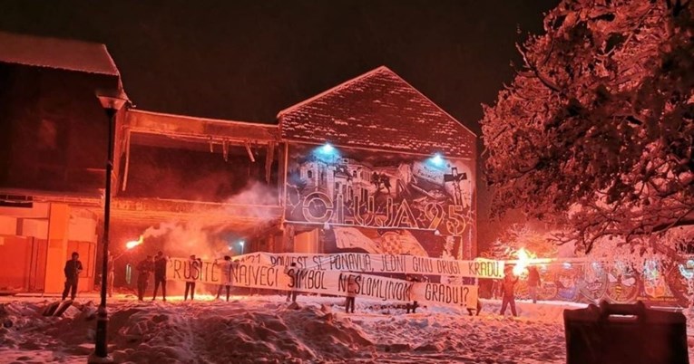 Boysi burno reagirali na rušenje jednog od simbola Petrinje: Ponavlja se '91.