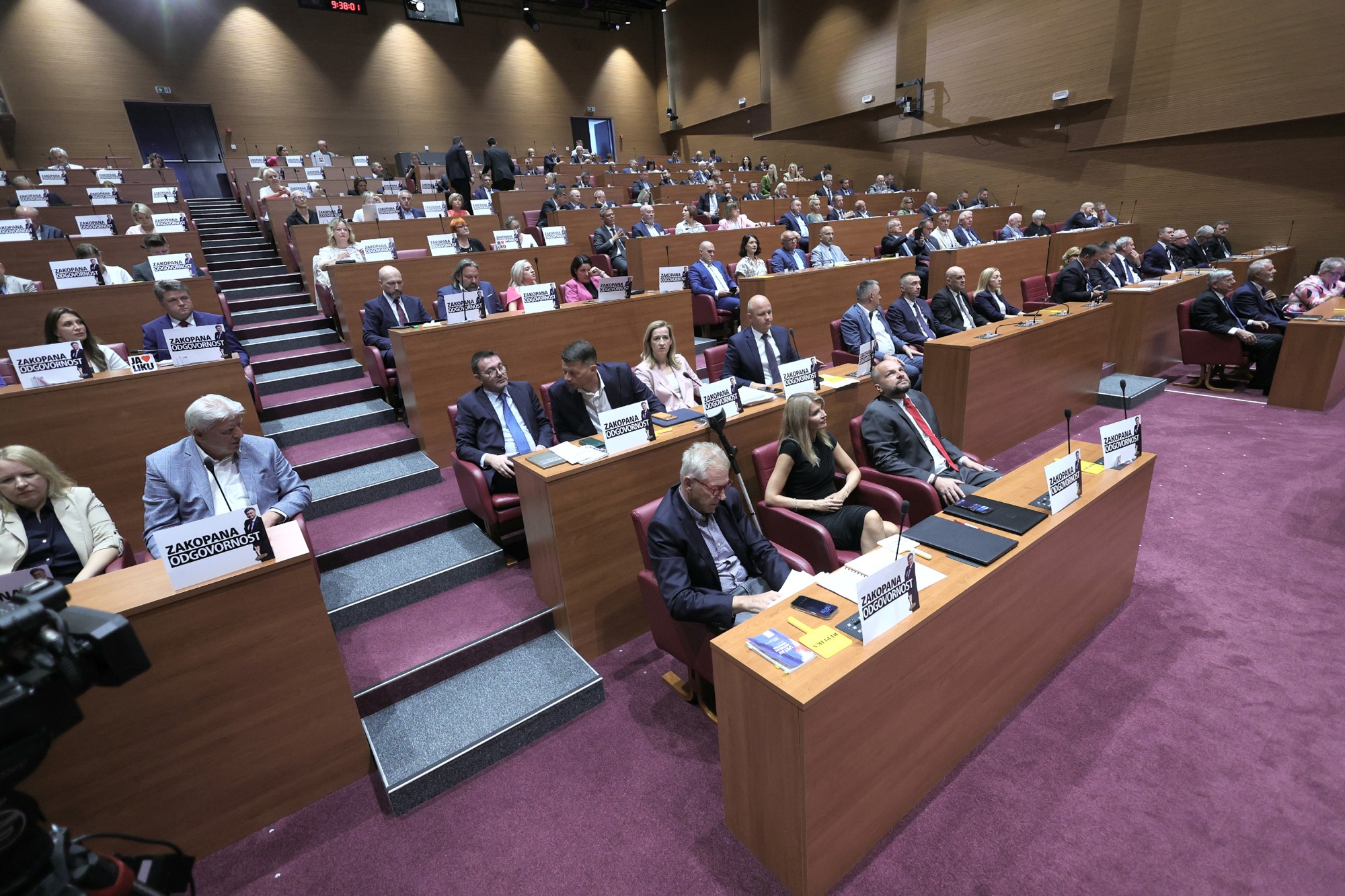 Benčić: HDZ je tvornice pretvorio u izvor otrova. Grmoja: Ovo je izdaja Like