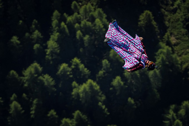 Njemački wingsuit pilot poginuo u nesreći u Švicarskoj