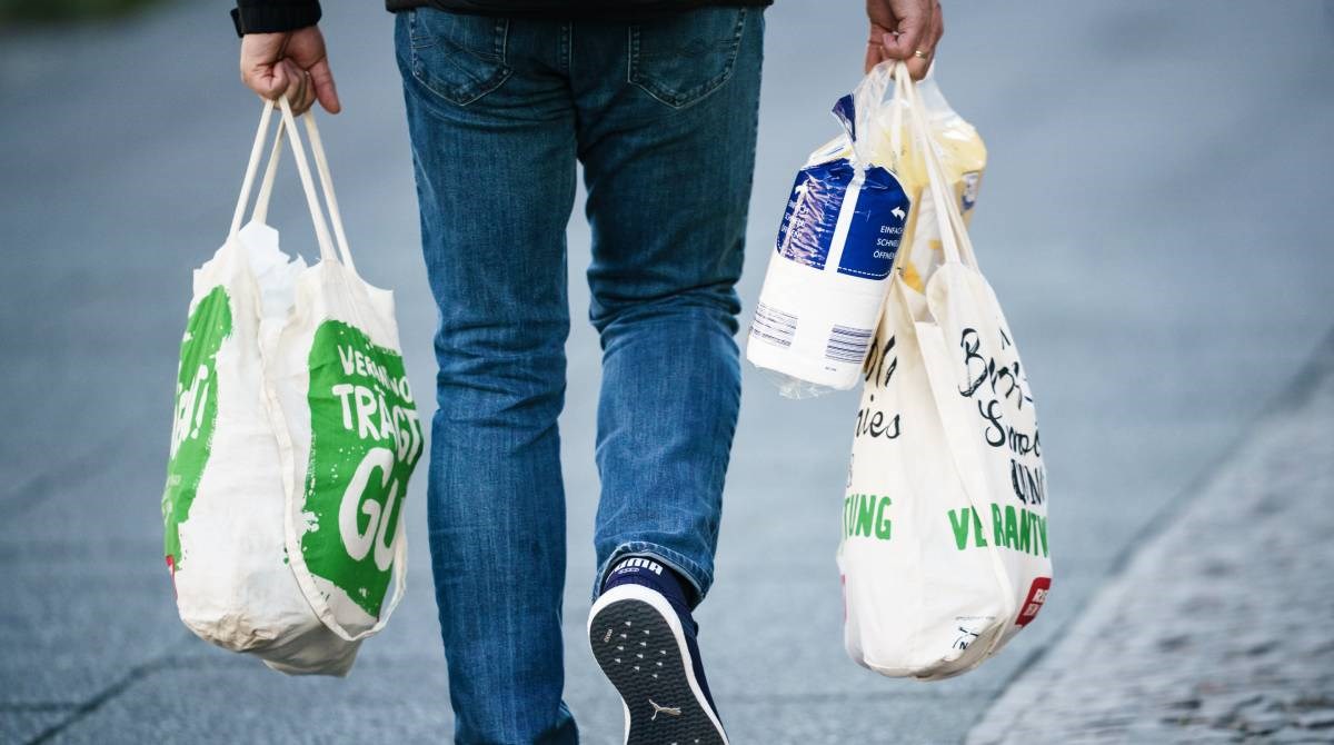 Raste broj slučajeva u Njemačkoj, ljudi opet kupuju zalihe toalet papira