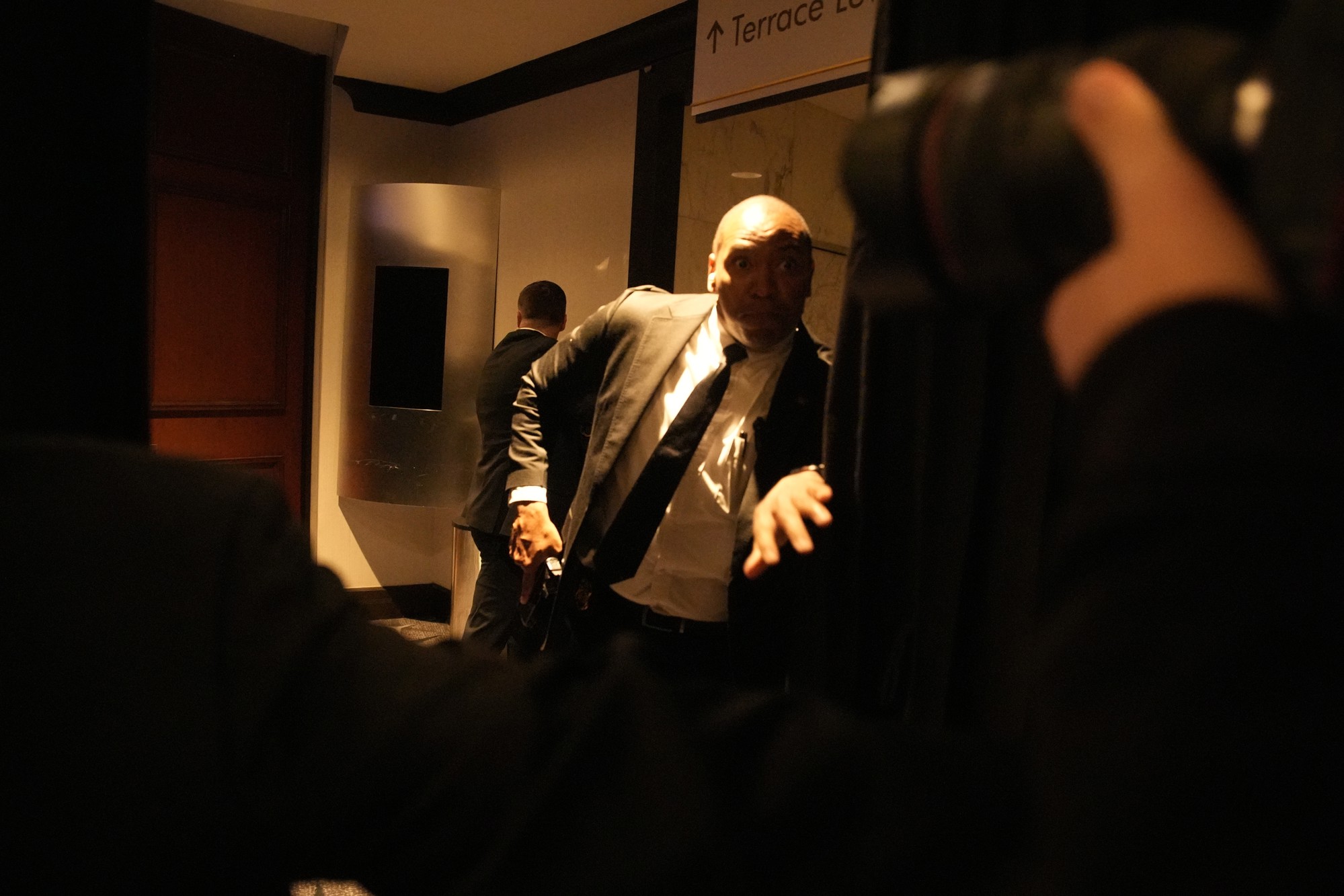 Otkrivaju se teški propusti u osiguranju koji su doveli do napada na Trumpovoj večeri