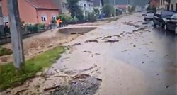 VIDEO Velika poplava u Požegi. Voda nosi kante i smeće, dvorišta prepuna mulja