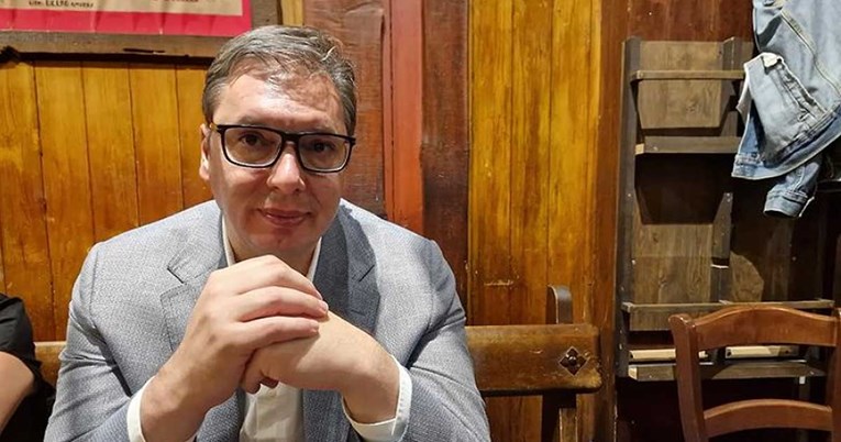 Vučić se htio obratiti građanima Srbije: "Vjerovali ili ne, ne radi mi telefon"