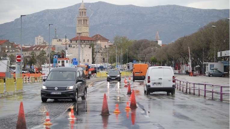 Veći dio Splita bio bez struje, nastao kaos u prometu