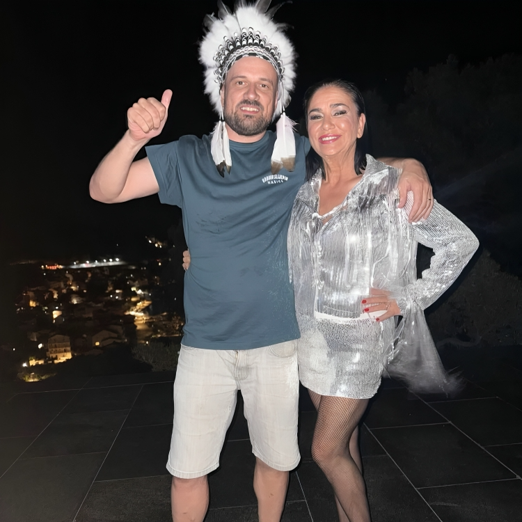 Alka Vuica pozirala s Vojkom V: "Nije nimalo sirov, baš je genijalan"