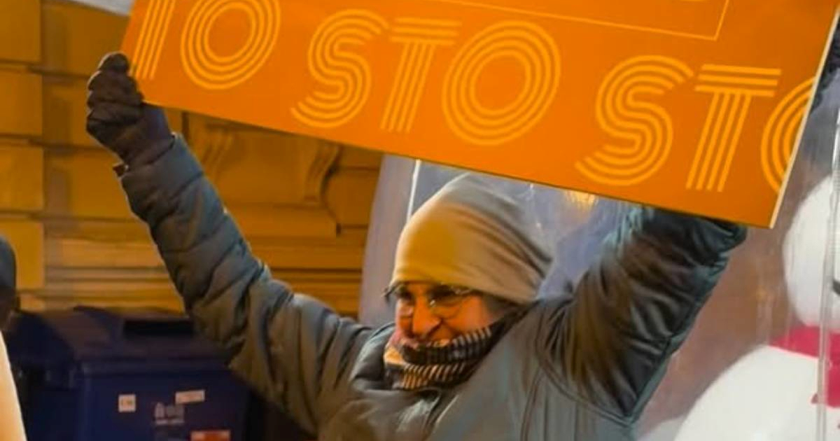 14 sati stajala u centru Zagreba na hladnoći da osvoji novac za sinov fakultet