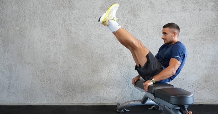 Trening za trbuh na klupi: 4 vježbe koje stvarno donose rezultate