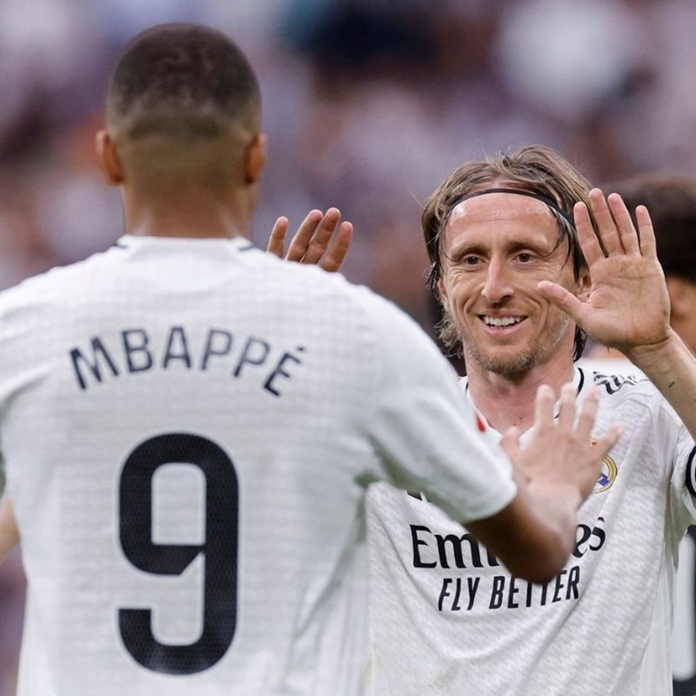 ANKETA Je li Mbappe trebao dati Modriću da puca penal na oproštaju?