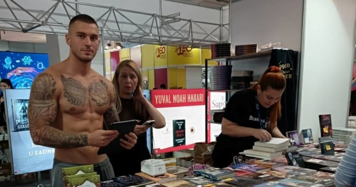 Mrežama se proširila fotka s Interlibera na kojoj je golišavi frajer. O čemu se radi?