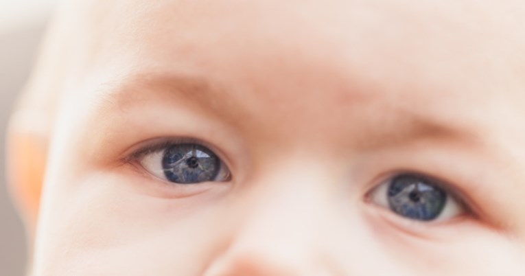 Rađaju li se sve bebe s plavim očima i do kada se može mijenjati boja očiju?
