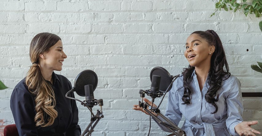Mikrofone u ruke: Podcasting kao novi školski predmet?