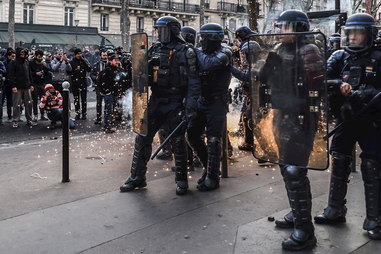 Velika pobuna u Francuskoj zbog mirovina. Na ulicama danas preko milijun prosvjednika