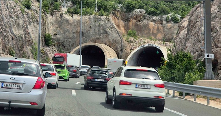 VIDEO Gužve i kolone na autocestama, nesreće na A1, A6 i Jadranskoj magistrali