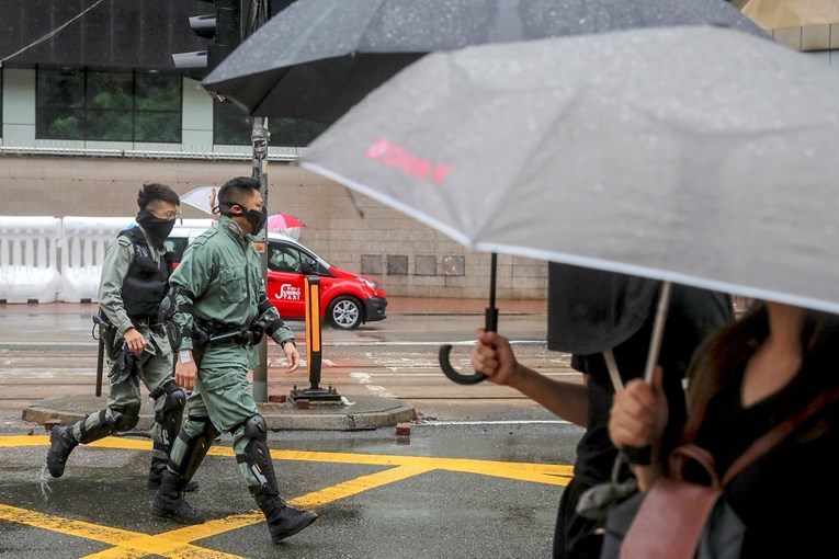 Na prosvjednike u Hong Kongu opet bačen suzavac, kažu da nije bilo povoda