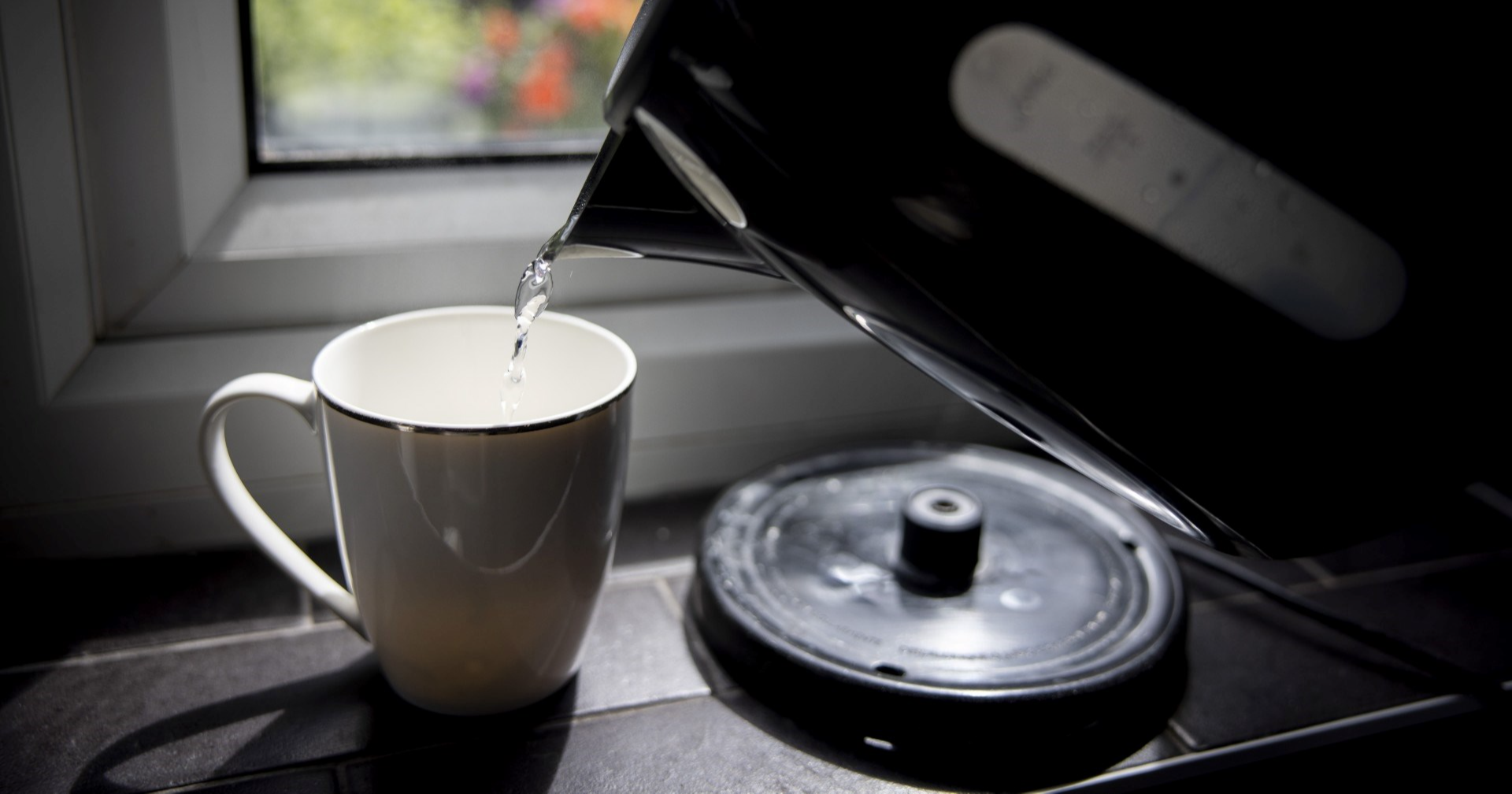 Što troši manje energije za grijanje vode - kuhalo, štednjak ili mikrovalna?