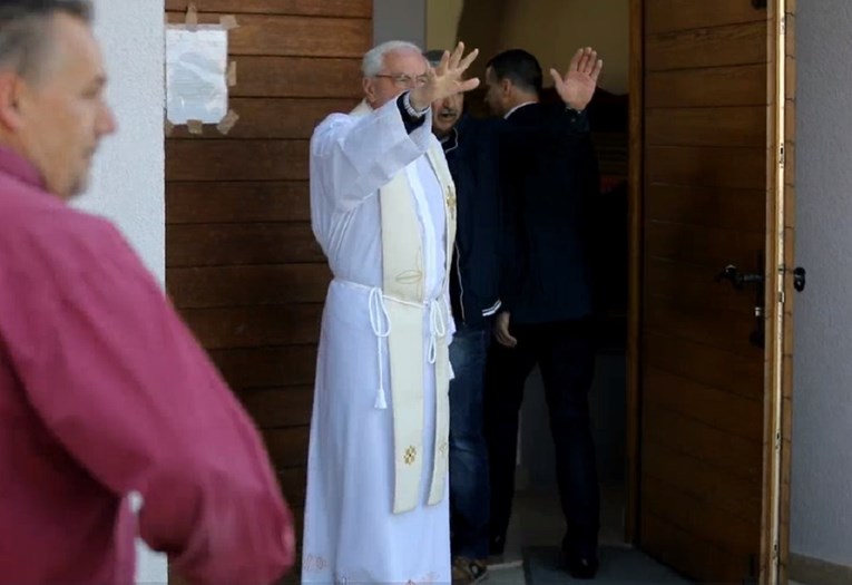 Svećenik o incidentu na zabranjenoj misi u Splitu: Sve je bilo puno jugomilicajaca