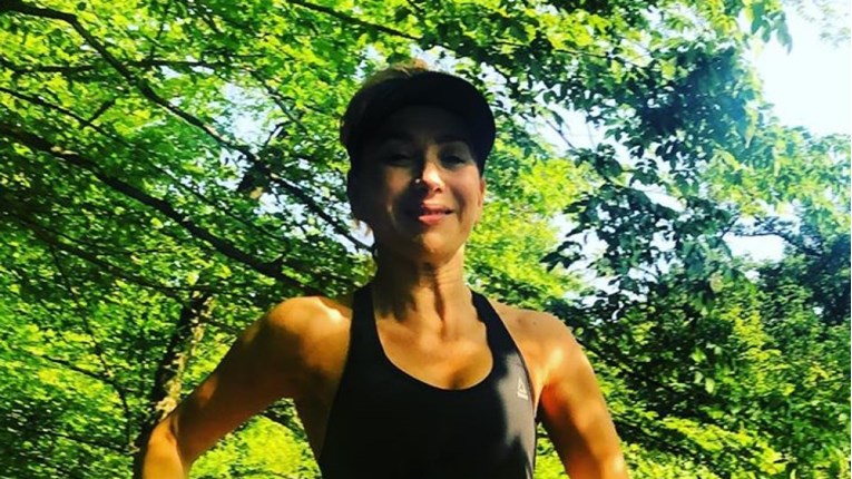 Ecija Ojdanić objavila fotku s trčanja i pohvalila se pločicama na trbuhu