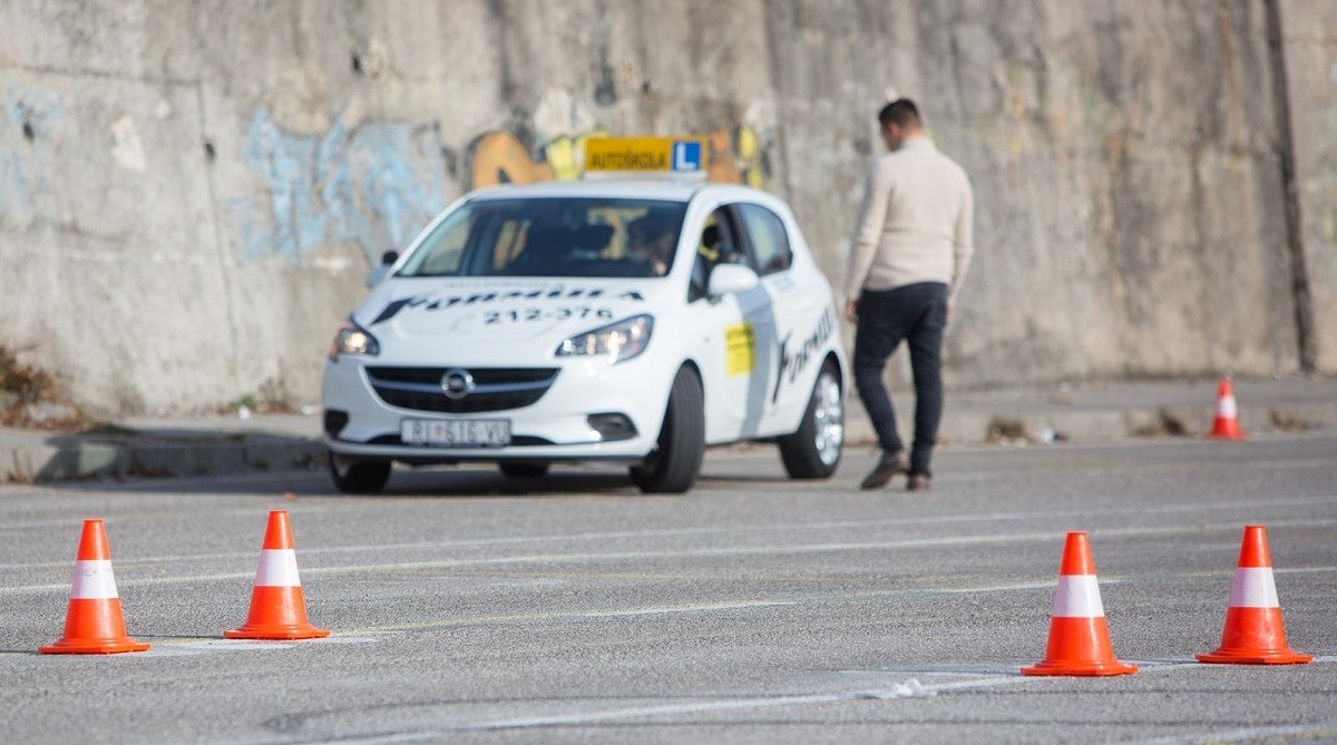 Most: Zbog niskih plaća nedostaje instruktora u autoškolama, situacija je katastrofa