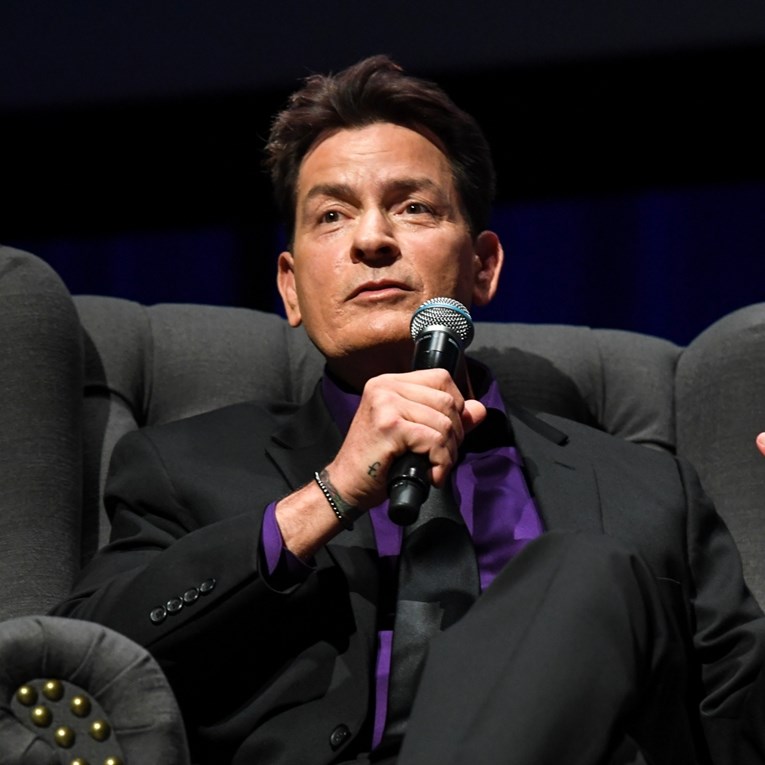 Glas Charlieja Sheena zabrinuo ljude, uspoređuju ga s Caitlyn Jenner