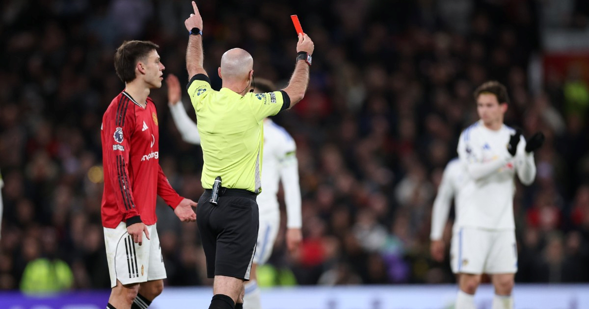 VIDEO United izgubio od Leedsa. Martinez čupao protivnika za kosu i dobio crveni