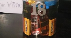 Sinu za 18. rođendan poklonila prezervative i alkohol pa posvađala internet