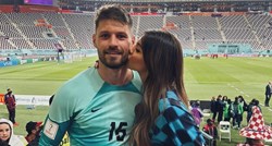 Poljubac za sreću: Zaručnica Brune Petkovića objavila zajedničku fotku s tribina