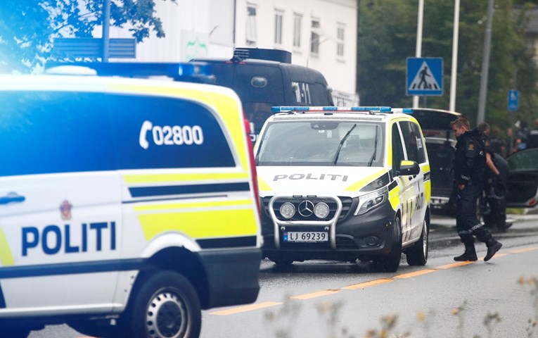 U Norveškoj nasmrt izbo ženu u automobilu, onda napao dvije bivše djevojke