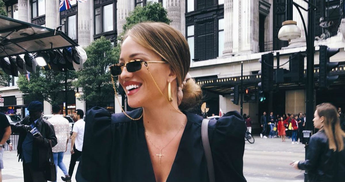 Izabel Kovačić potpuno crni outfit začinila detaljima koji jamče luksuzan izgled