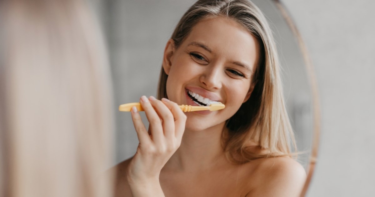 Stomatolog upozorava na pet čestih pogrešaka koje narušavaju bjelinu zubi