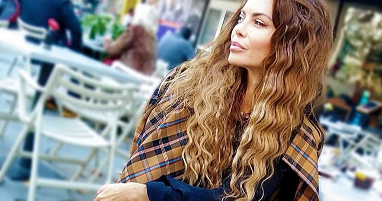 Nikolina Ristović chic outfitom potvrdila svoj omiljeni jesenski trend
