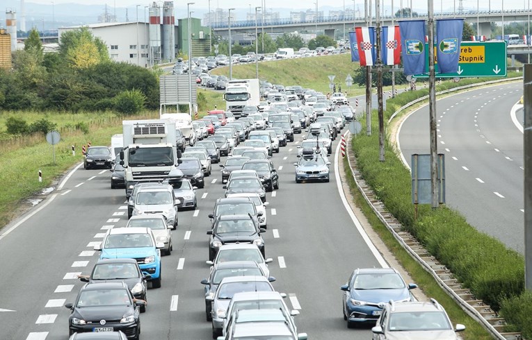 HAC: Ovoga vikenda na autocestama je za trećinu manje vozila nego lani